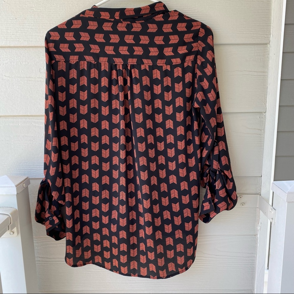 PLEIONE Arrow Print Blouse - Picture 4 of 9